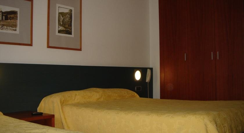 Hotel Central - Photo 8