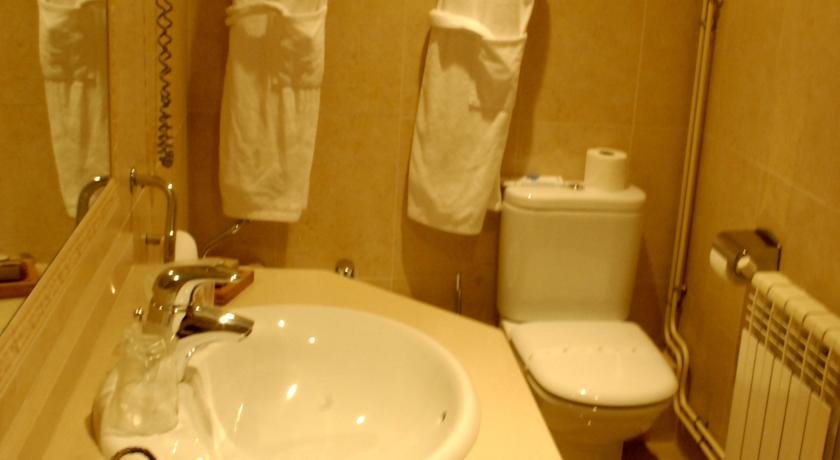 Petit Hotel - Photo 29