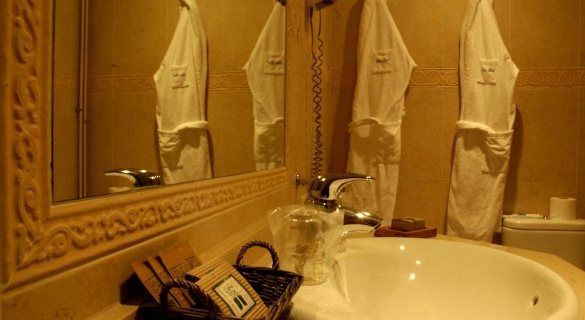 Petit Hotel - Photo 30