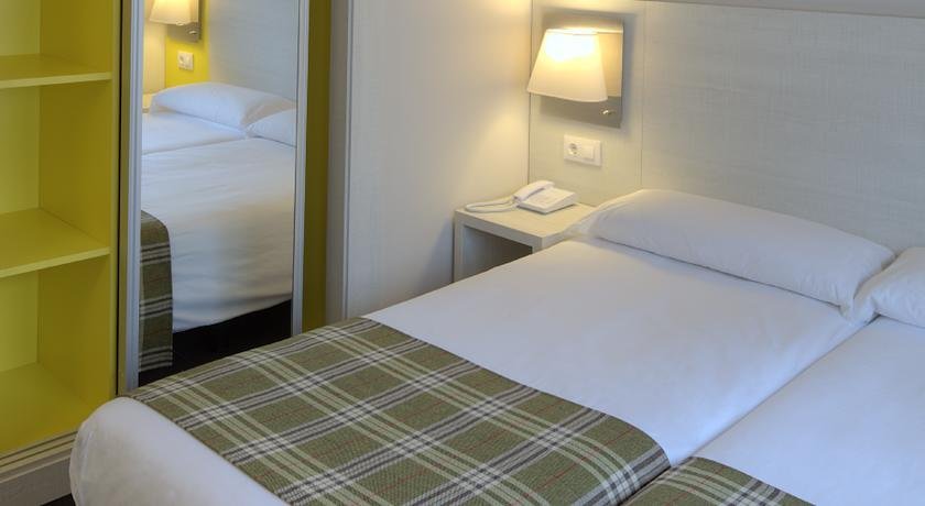 Hotel Cristina - Photo 11