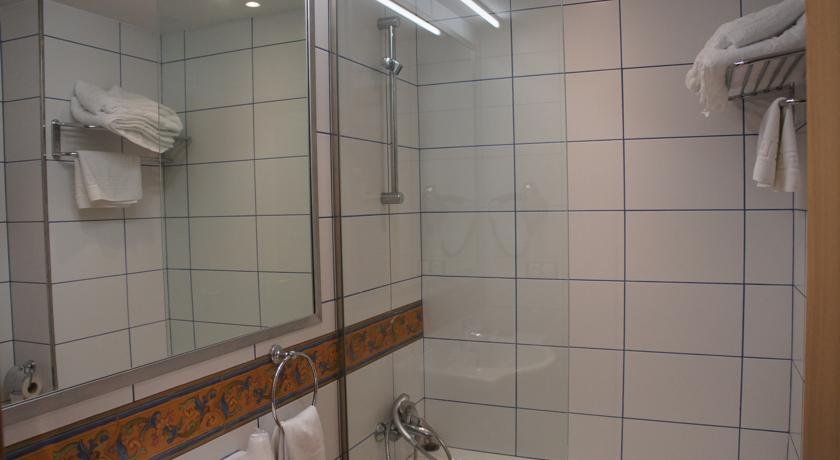 Hotel Catalunya - Photo 13