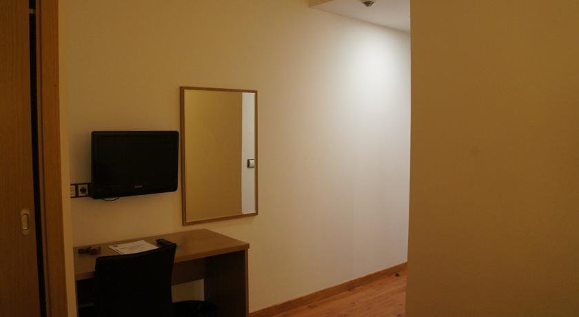 Hotel Catalunya - Photo 21