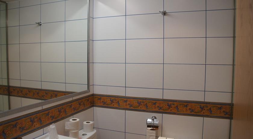 Hotel Catalunya - Photo 7