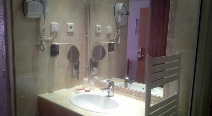 Hotel Panda - Photo 16