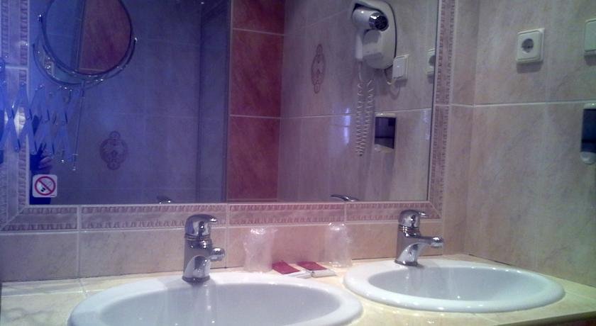 Hotel Panda - Photo 23